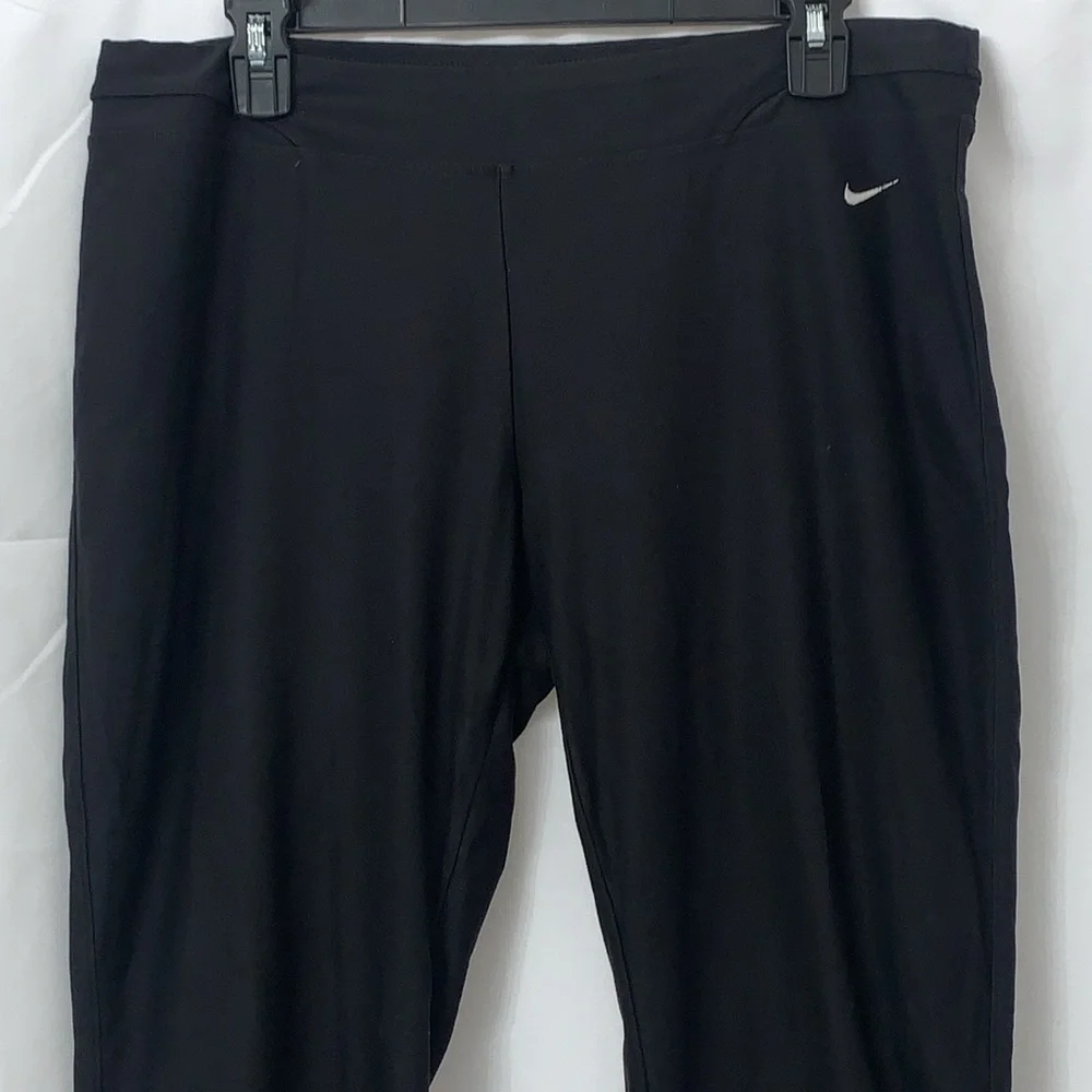 Women’s Nike Dri-Fit Black Cropped Pants Size Large GUC - Picture 2 of 6